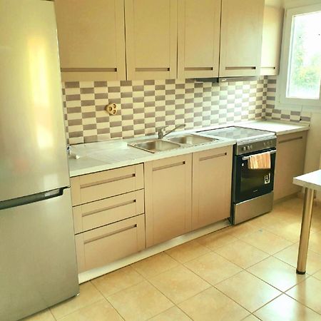 Bella De Lux Apts Ipsos Esterno foto