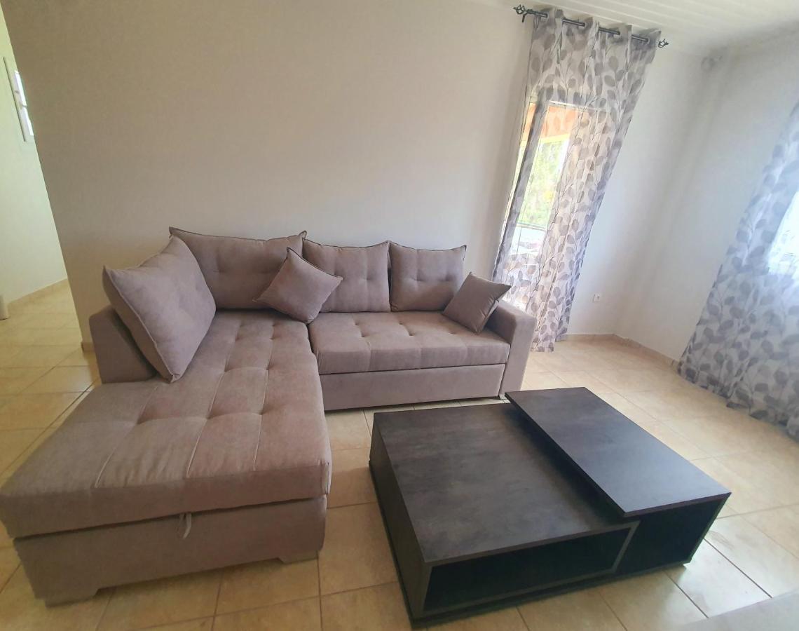 Bella De Lux Apts Ipsos Esterno foto